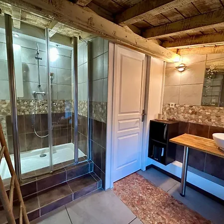 La Table Ronde Apartment *